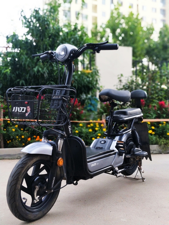 950出售，刚买半年小刀品牌电动车！