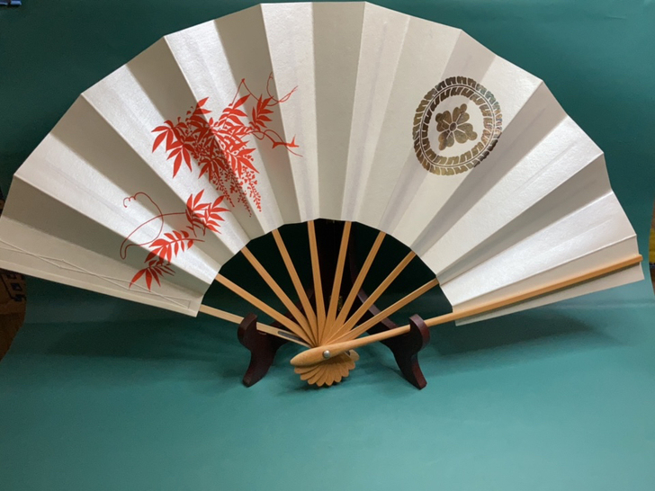 日本大扇子一把，全新全品带原盒。