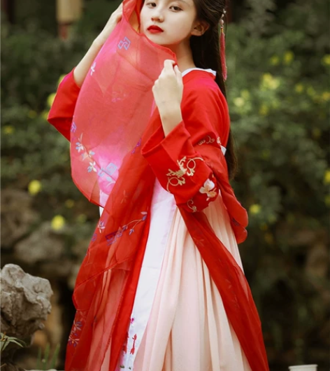 秋水汉服白菜价 全新送配饰 仅试穿 一套全...