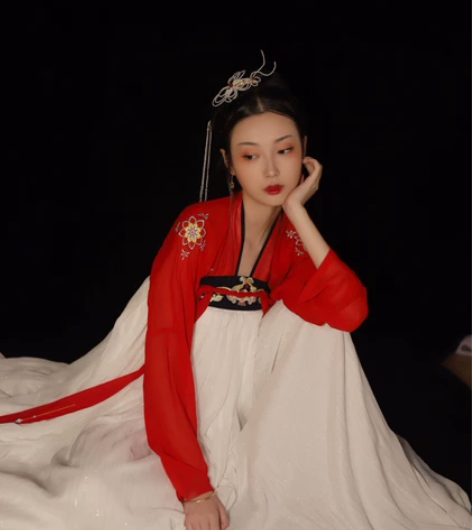 正版汉服出租  忘记哪家的了，反正正品。汉...