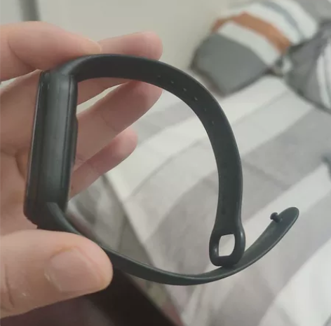 小米手环6普通版 用了半年 盒子充电器都在...