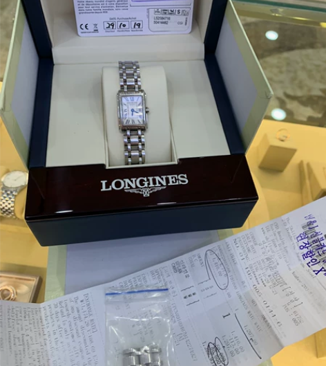 浪琴 女表 工价是8千多。在韩国买的全套都...