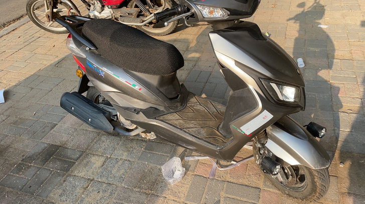 电喷125，手续齐全可上牌，5月份入手，1...