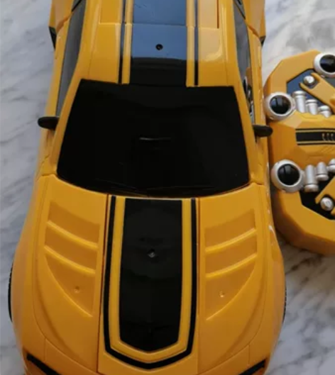 变形金刚玩具车几乎全新，低价出售，照片里还...