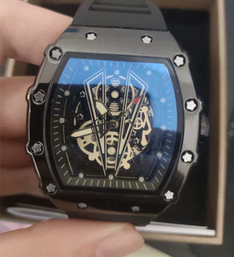 意卡伊手表，香港代购，轻微使用痕迹，原价2...