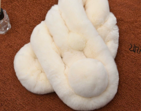 全新真獭兔毛围巾    这款是米白色 感兴...