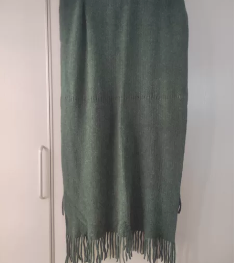 墨绿色流苏长毛线围巾 感兴趣的话点“我想要...