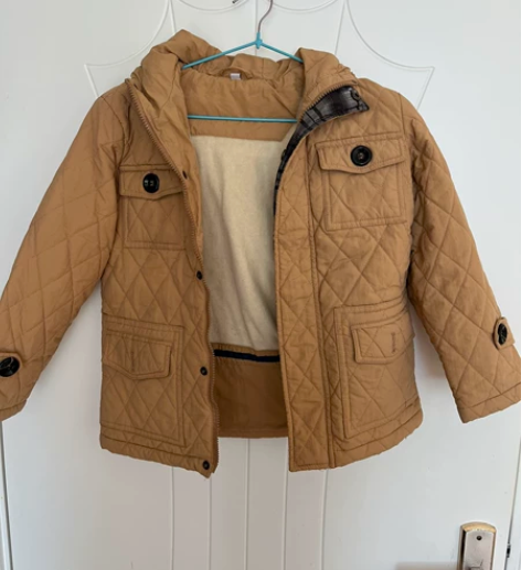 江南实验冬季校服130一件。 感兴趣的话点...