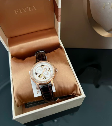 飞亚达机械手表，全新没戴过 不是二手，镶嵌...