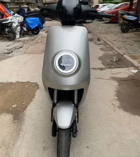 小牛电动m+青春版。原装车,48伏的,银色...