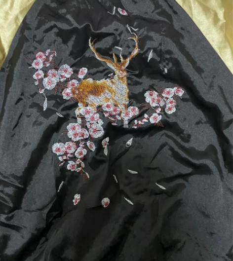 一个原宿棒球外套，当时100多买的，闲置了...