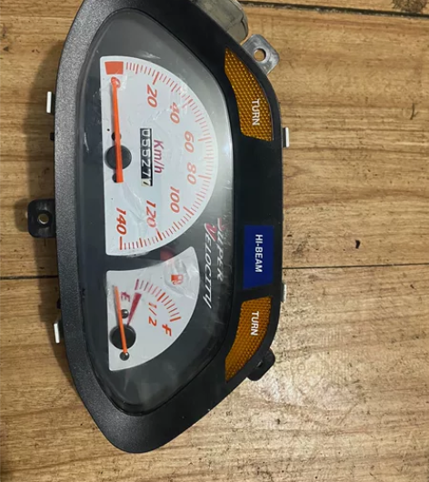 雅马哈飞鹰125原装仪表 感兴趣的话点“我...