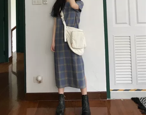 连衣裙女2022新款夏法式甜美侧边开叉格子...