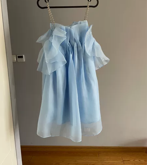 蓝色吊带仙女蓬蓬裙 感兴趣的话点“我想要”...