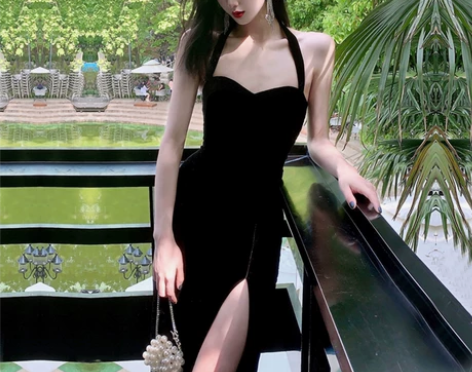 赫本风黑色挂脖吊带连衣裙女夏礼服裙轻奢小众...