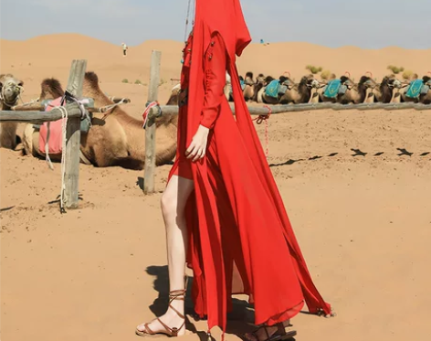 茶卡盐湖红色旅游雪纺连衣裙西藏沙漠连帽显瘦...