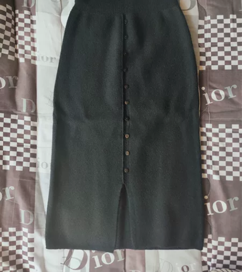 秋冬装黑色针织中长直筒中裙 全新未穿过 具...