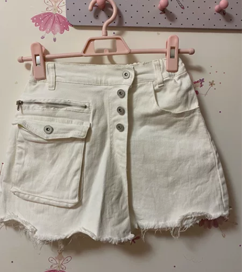 白色牛仔短裤，150码。95新，30不包邮...