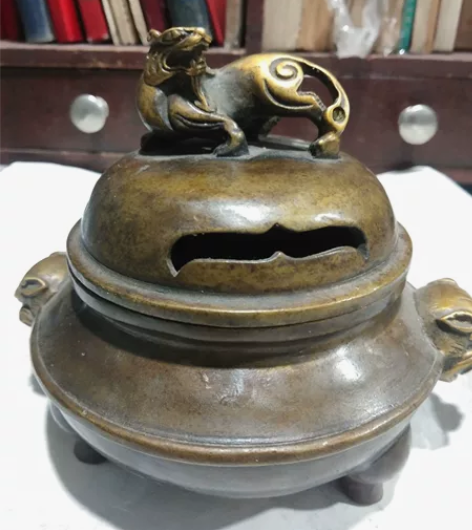 大明宣德款熏香炉一个，品相好，自然包桨。没...