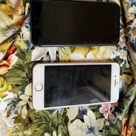 两个苹果IPhone 8 64G，黑色和金...