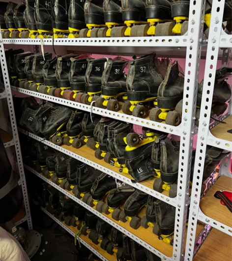 双排旱冰鞋 十元一双 共37双 不单卖 自...