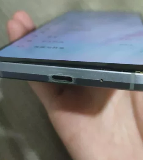 黑鲨3 右边屏幕开胶了不应该使用屏幕完好没...