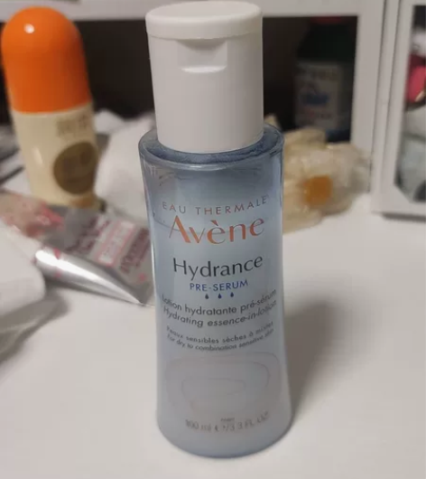 雅漾肌活保湿精华液。天猫旗舰店入手的没用几...