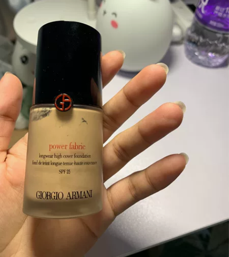 红遍标阿玛尼大师粉底4号 剩余量如图EMP...