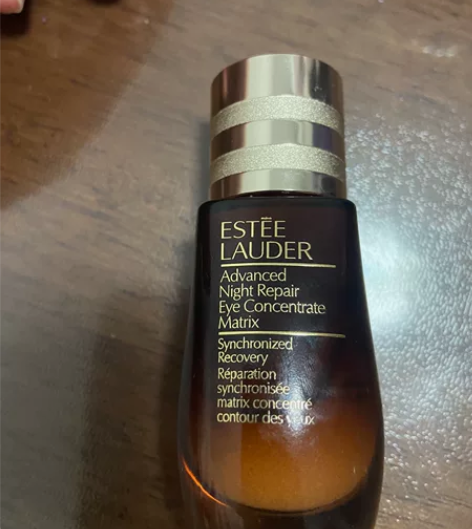 雅诗兰黛眼霜 还剩一丢丢 感兴趣的话点“我...