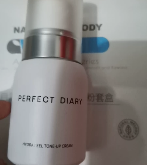 完美日记隔离全新    包邮 感兴趣的话点...