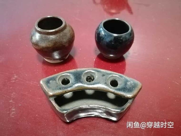 文房小水盂两个，笔搁一个，都是老货，全品无...