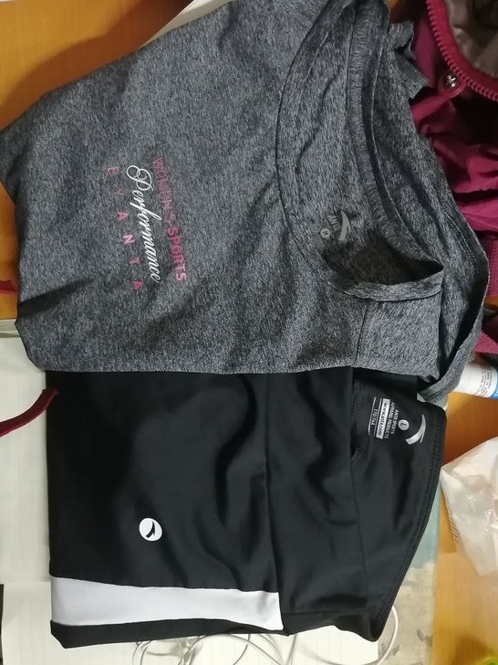 安踏灰粉色速干衣短袖，安踏瑜伽裤，上衣M码...
