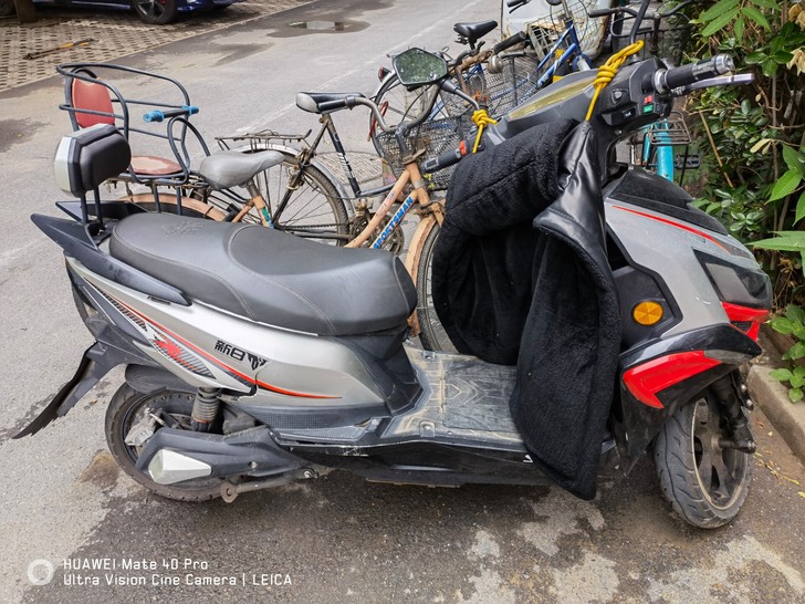 新日电动车，带72V超威锂电池，车没毛病，...