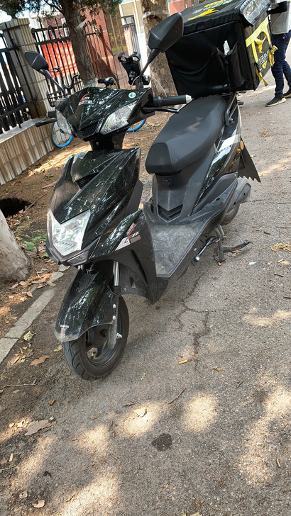 刚买不到一个月的  1200不带电瓶