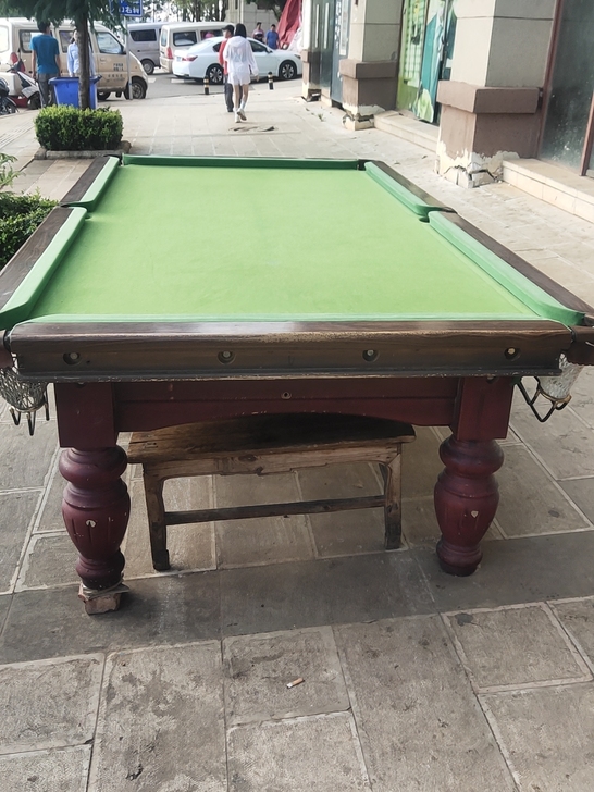 现有三张台球桌转让，1400一张，有兴趣的...
