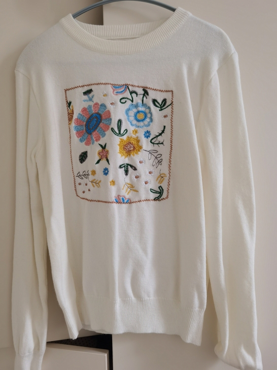 白色针织衫 不是冷白色 全新未穿过