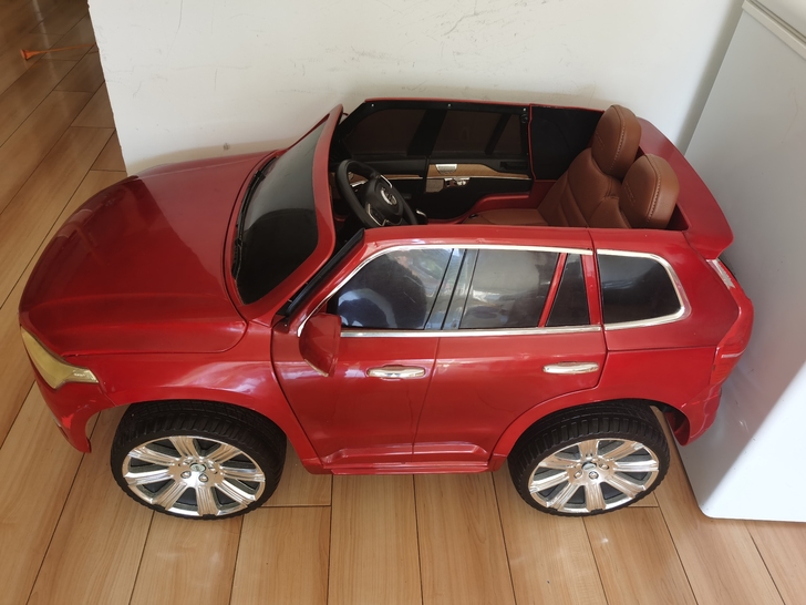 沃尔沃儿童电动车，原装4S店买车赠送的，充...