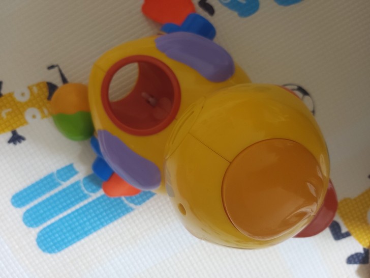 下蛋鸭，质量很好，宝宝爬行时正用