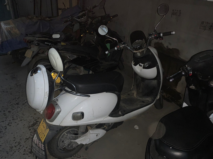 女生自用一手,带挡风被,带车牌