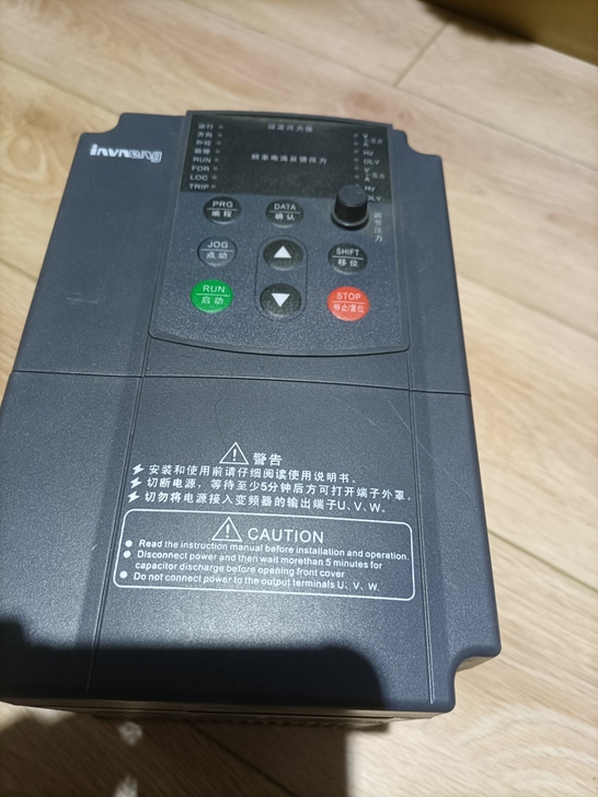 坏的变频调速器，当配件出售。不会不懂，售出...