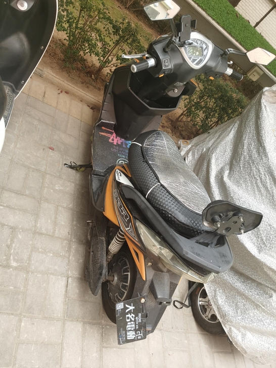 电动摩托车，成色很新，擦擦和新的一样，前面...