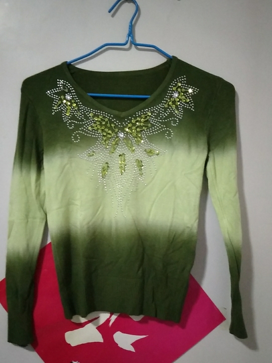 春秋薄毛衣，没穿过，M号，100斤以内的人穿