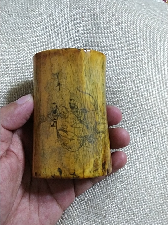民国时期骨头笔筒，大师技法，包浆自然光泽好...