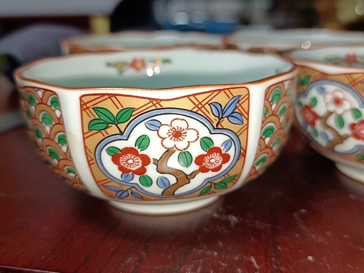 进口瓷器，日本德之郎花卉小碗，造型美观，手...