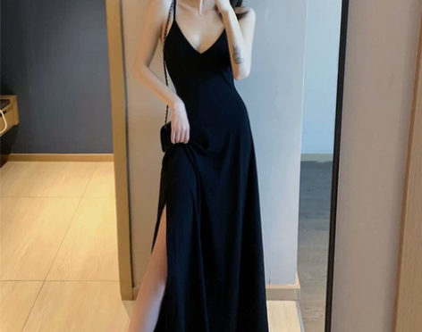 2022新款小黑裙赫本黑色裙子吊带长裙V领...