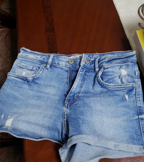 短裤女士 感兴趣的话点“我想要”和我私聊吧...