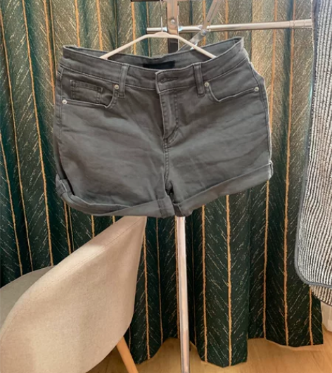 女款灰色短裤 155/62A 成色新 无任...