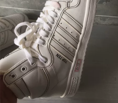 二手正品阿迪高帮透气休闲运动鞋44码  保...