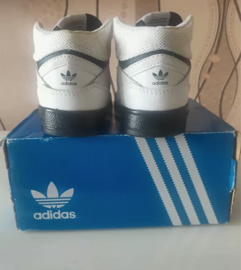 转两岁宝宝运动鞋一双，朋友送的，一天没穿过...