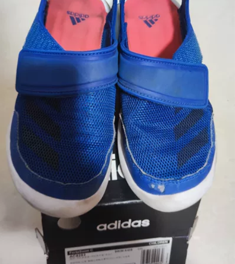 阿迪童鞋，这款鞋真的好用，又能当凉鞋，又能...